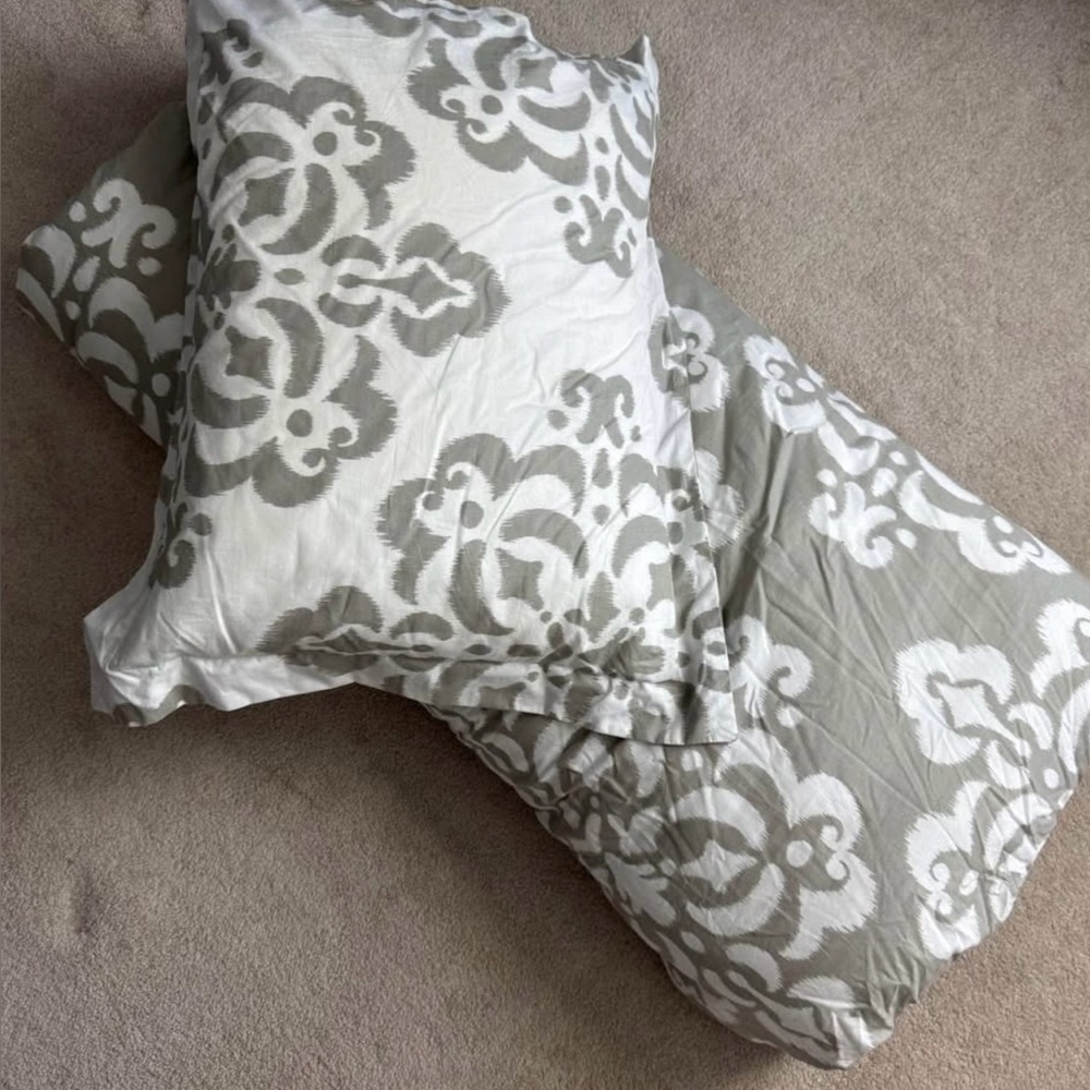 Elegant Gray and White Bedding Set